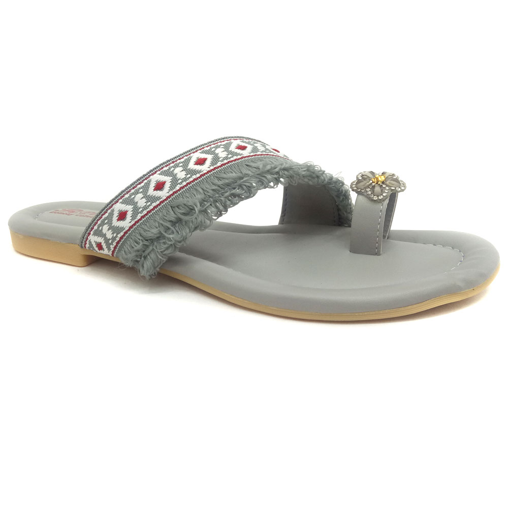 r plus hawai chappal